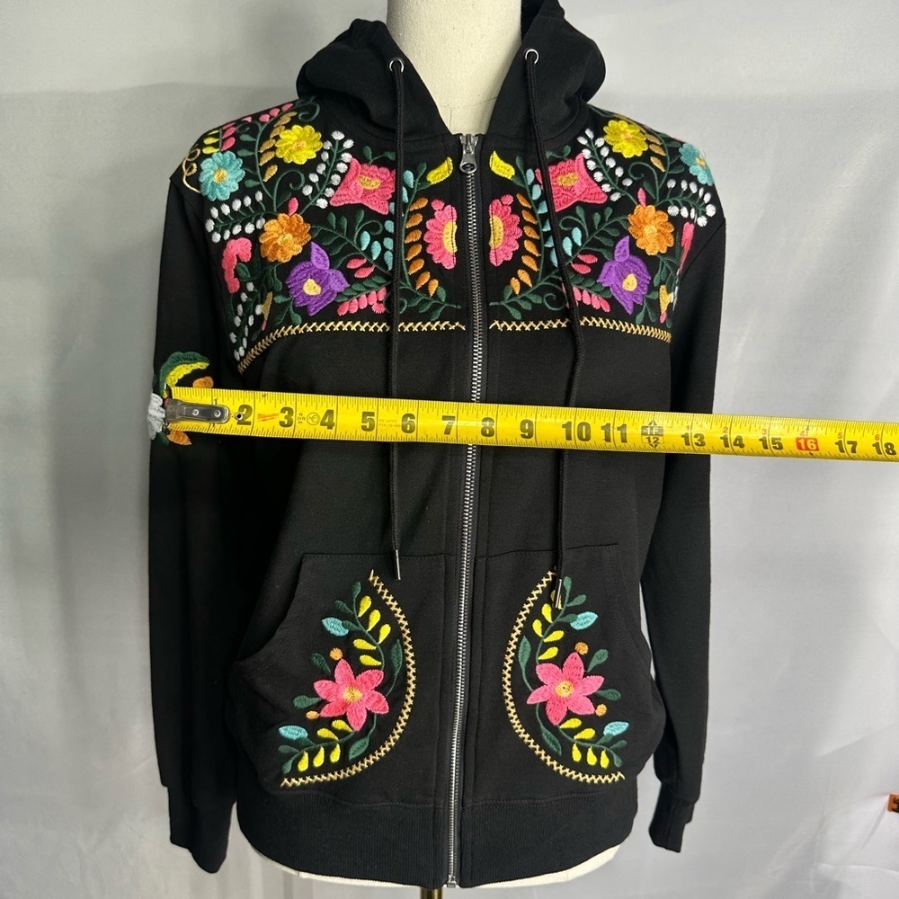 Layerz Floral Embroidered Black Hoodie pre owned Exellent condition size S - Picture 4 of 7